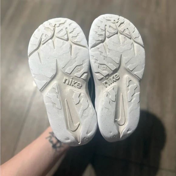 Nike Star Runner 4 Kids Sneakers Black White US 10C Lightweight Running - Picture 6 of 7